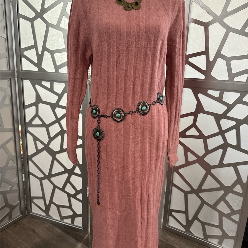 Elegant Pink Knit Dress with Decorative Belt